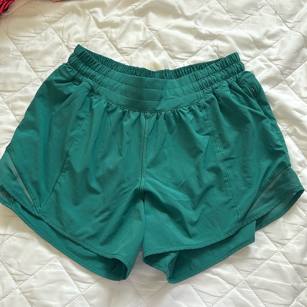 LULU LEMON HOTTY HOT RUNNING SHORTS